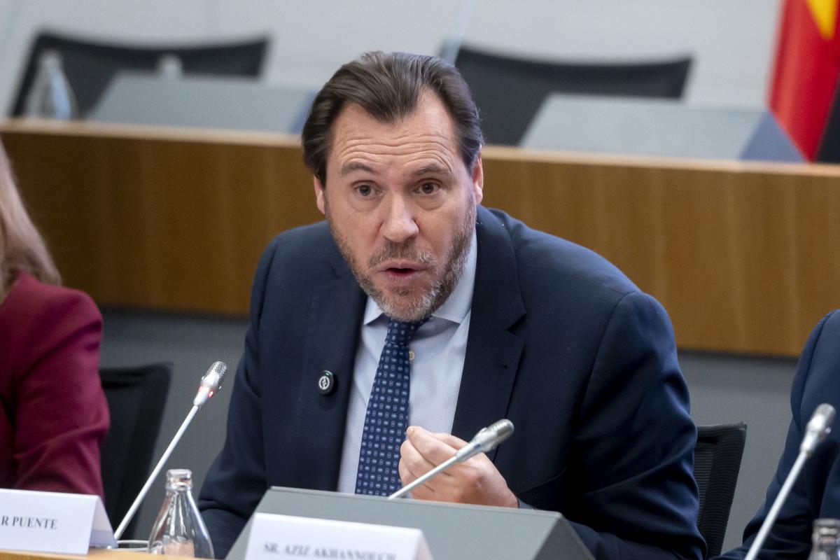 El ministro de Transportes, Óscar Puente, durante una intervención.