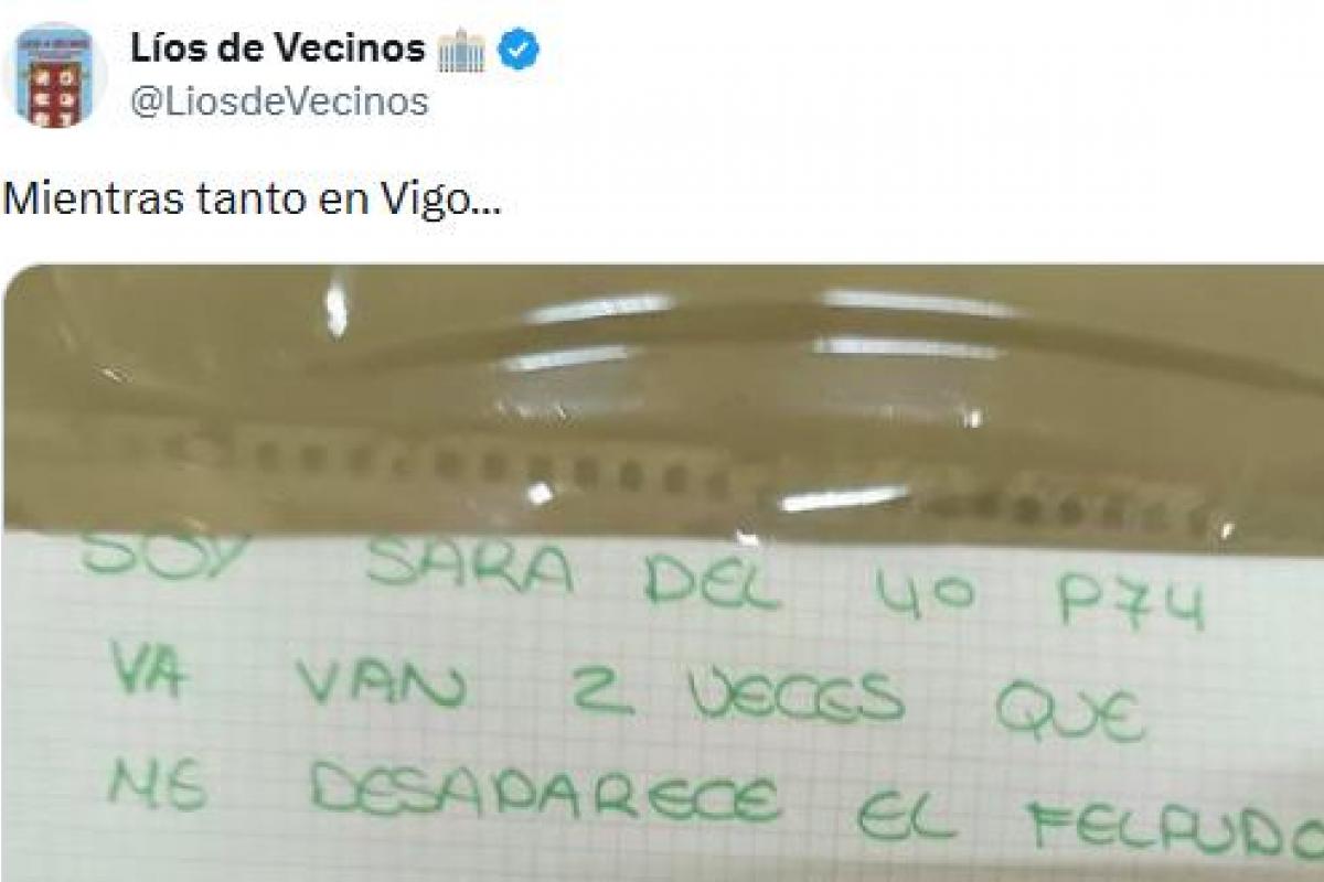 El cartel publicado por @LiosdeVecinos sobre lo que ha pasado en una comunidad de vecinos.
