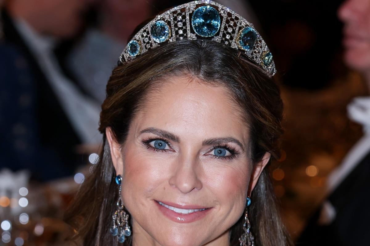 Magdalena de Suecia con la tiara Kokoshnik de aguamarinas en los Premios Nobel 2025