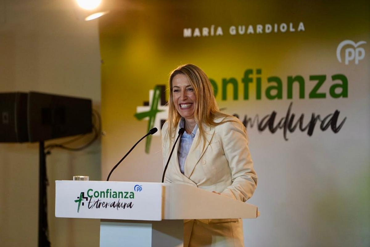 La presidenta de la Junta de Extremadura, María Guardiola, durante un mitin del PP, el 4 de diciembre de 2025, en Don Benito, (Badajoz).