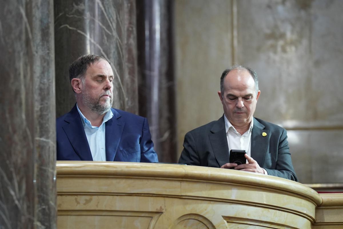 Imagen de archivo del secretario general de Esquerra (ERC), Oriol Junqueras, y su homólogo en Junts, Jordi Turull.