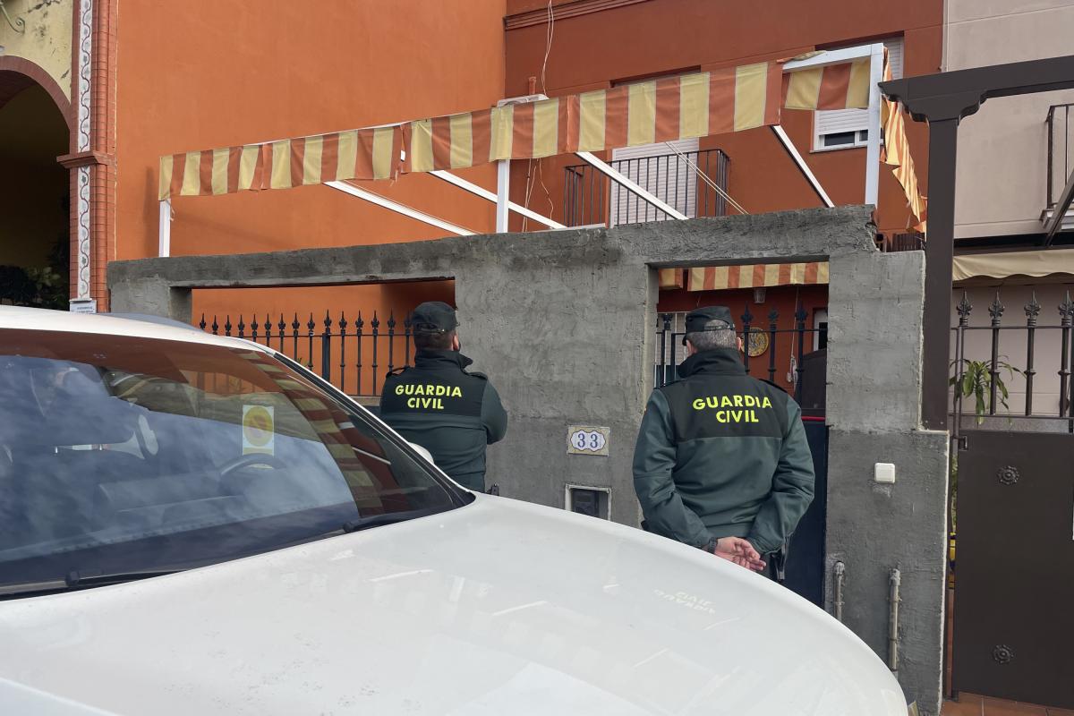 La Guardia Civil investiga la muerte a puñaladas de una mujer de 44 años en su casa de La Algaba (Sevilla), un suceso que, según han informado a EFE fuentes de la investigación, no parece en principio un caso de violencia machista.