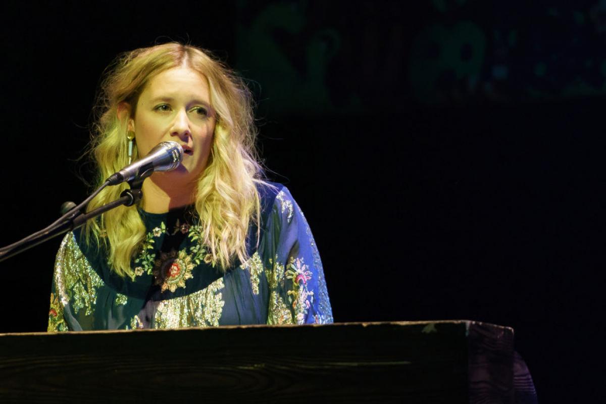 Carolina de Juan, 'Nina', vocalista de Morgan en un concierto en el Teatro Circo Price en 2022.