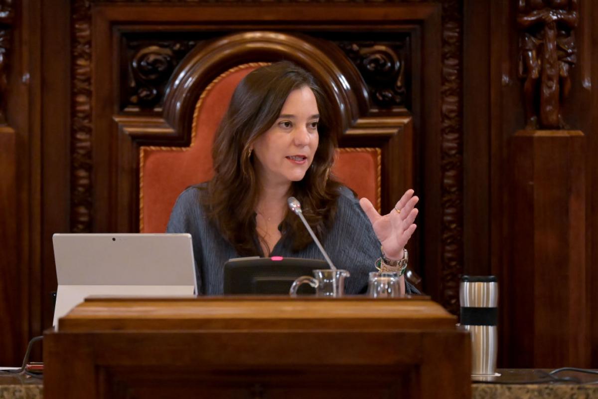 Inés Rey, alcaldesa de A Coruña, en un pleno