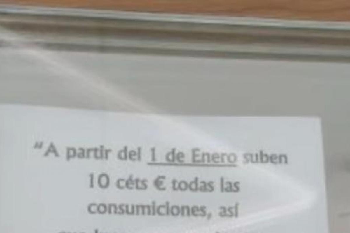 El cartel colgado por el dueño de un bar.