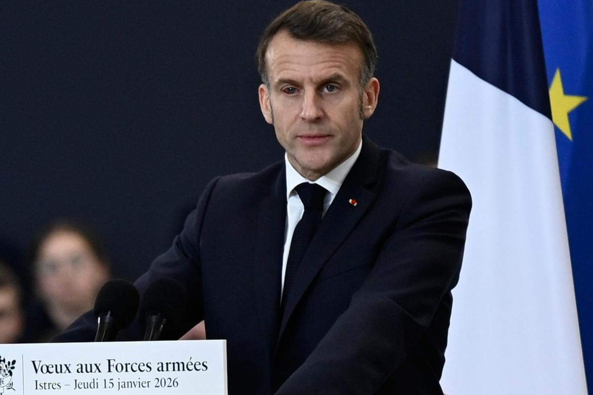 El presidente francés, Emmanuel Macron, pronuncia un discurso durante una visita a la base aérea de Istres, en el sur de Francia, el 15 de enero de 2026.