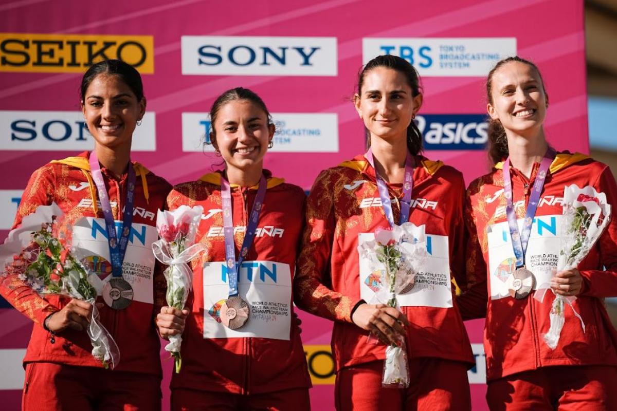 La atleta Lidia Sánchez-Puebla, en el podio del Mundial de Turquía.