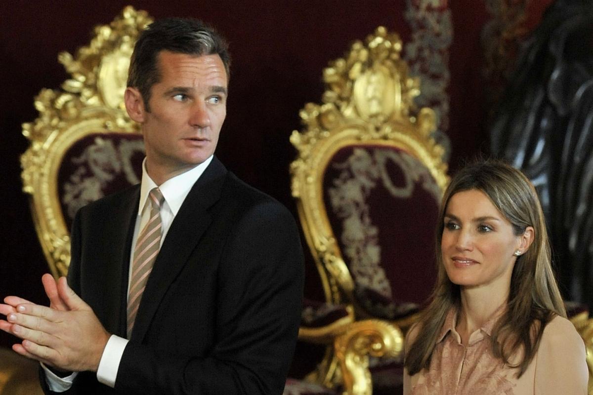 Iñaki Urdangarin y Letizia en la recepción por el 12 de octubre en el Palacio Real en 2010