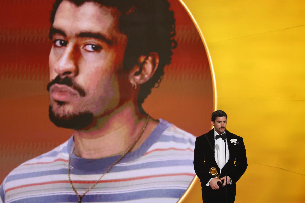 Bad Bunny hace historia y gana el Grammy a mejor álbum del año con un disco en español