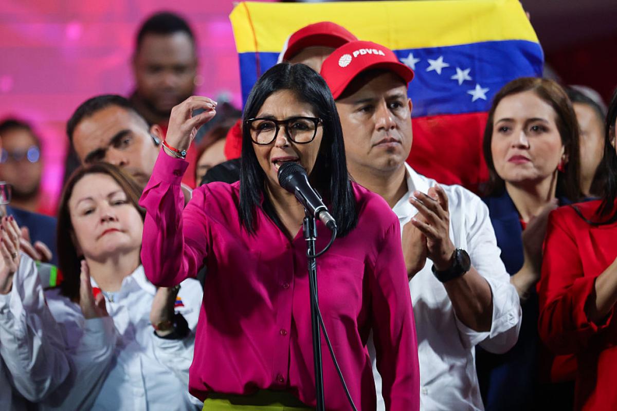 Delcy Rodríguez pronuncia un discurso tras la aprobación de la nueva reforma petrolera por parte de la Asamblea Nacional de Venezuela en el Palacio de Miraflores, el 29 de enero de 2026.