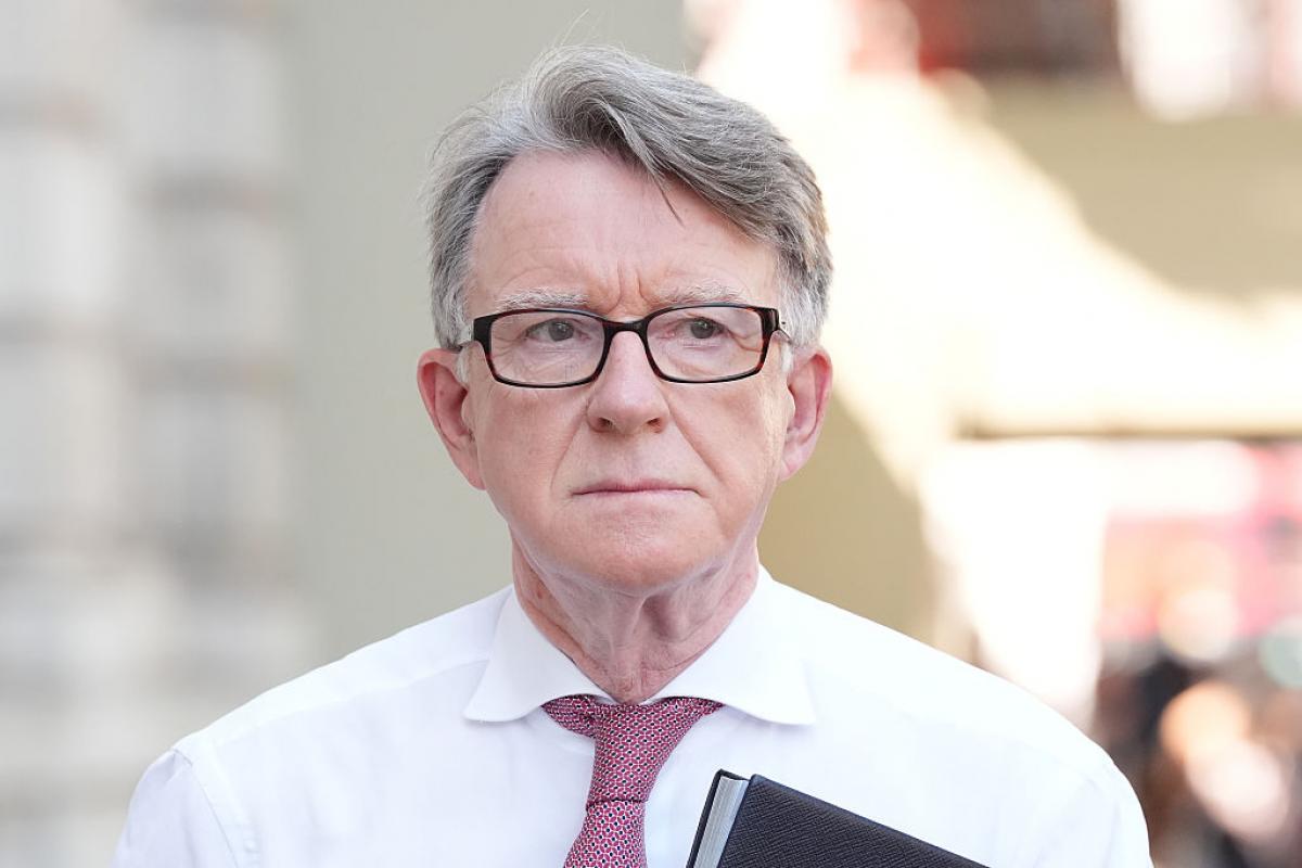 El entonces embajador del Reino Unido en EEUU, Lord Peter Mandelson, llega a la Oficina del Gabinete en el centro de Londres, el 18 de junio de 2025.