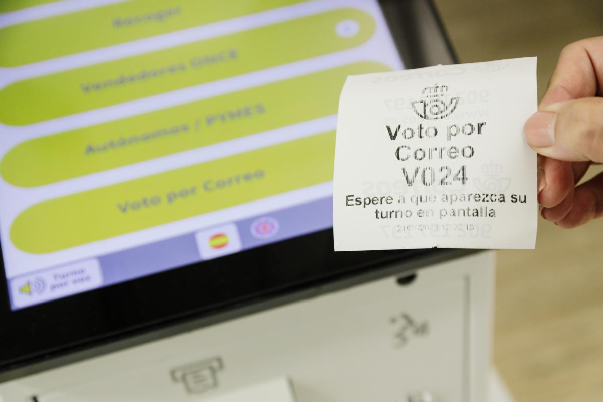 Un ticket de voto por correo emitido en unas elecciones en España pasadas.