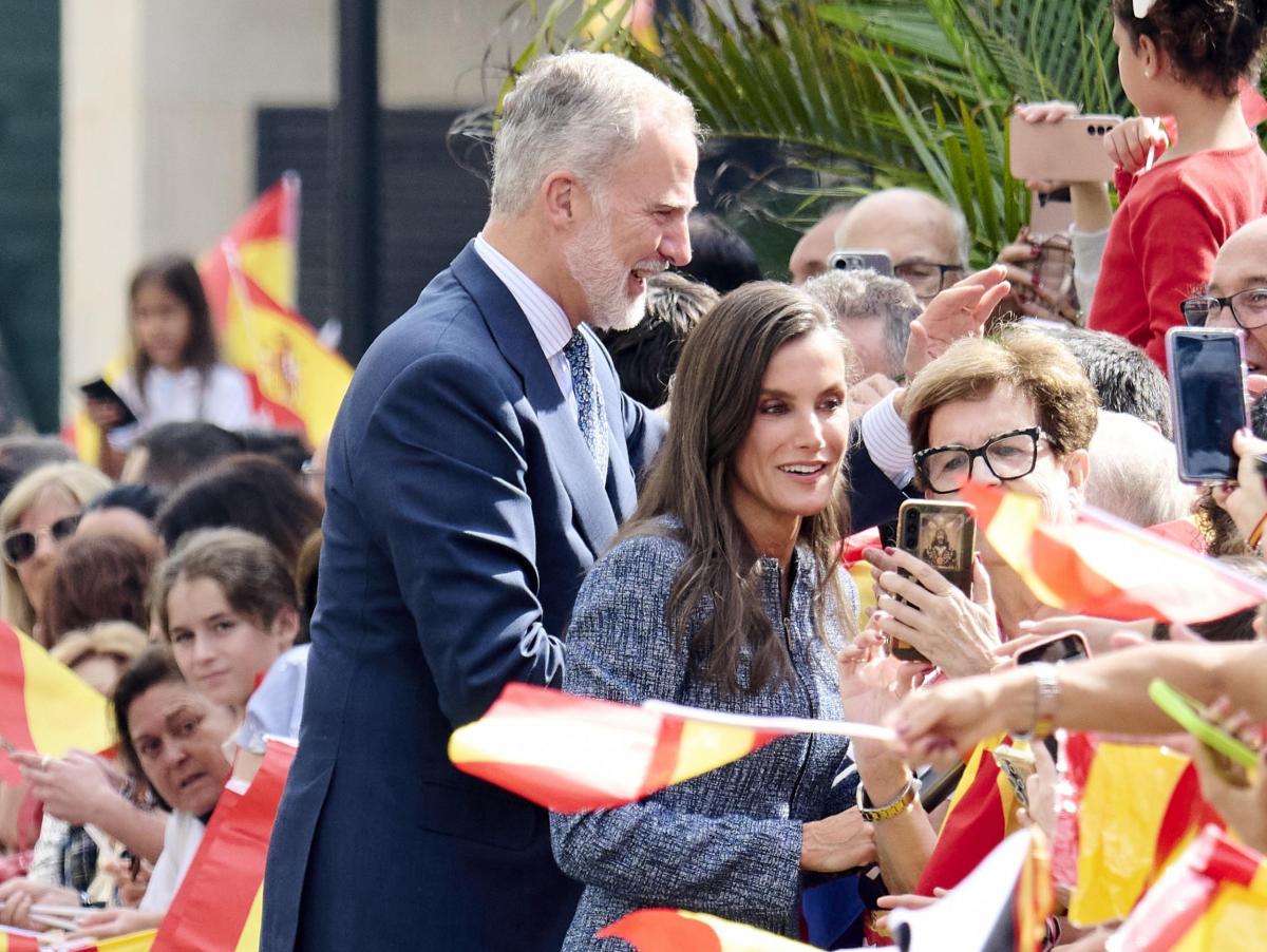 Los dos miembros de la familia real que visitaron Ceuta poco antes del simbólico viaje que ha sido todo un baño de masas para Felipe y Letizia