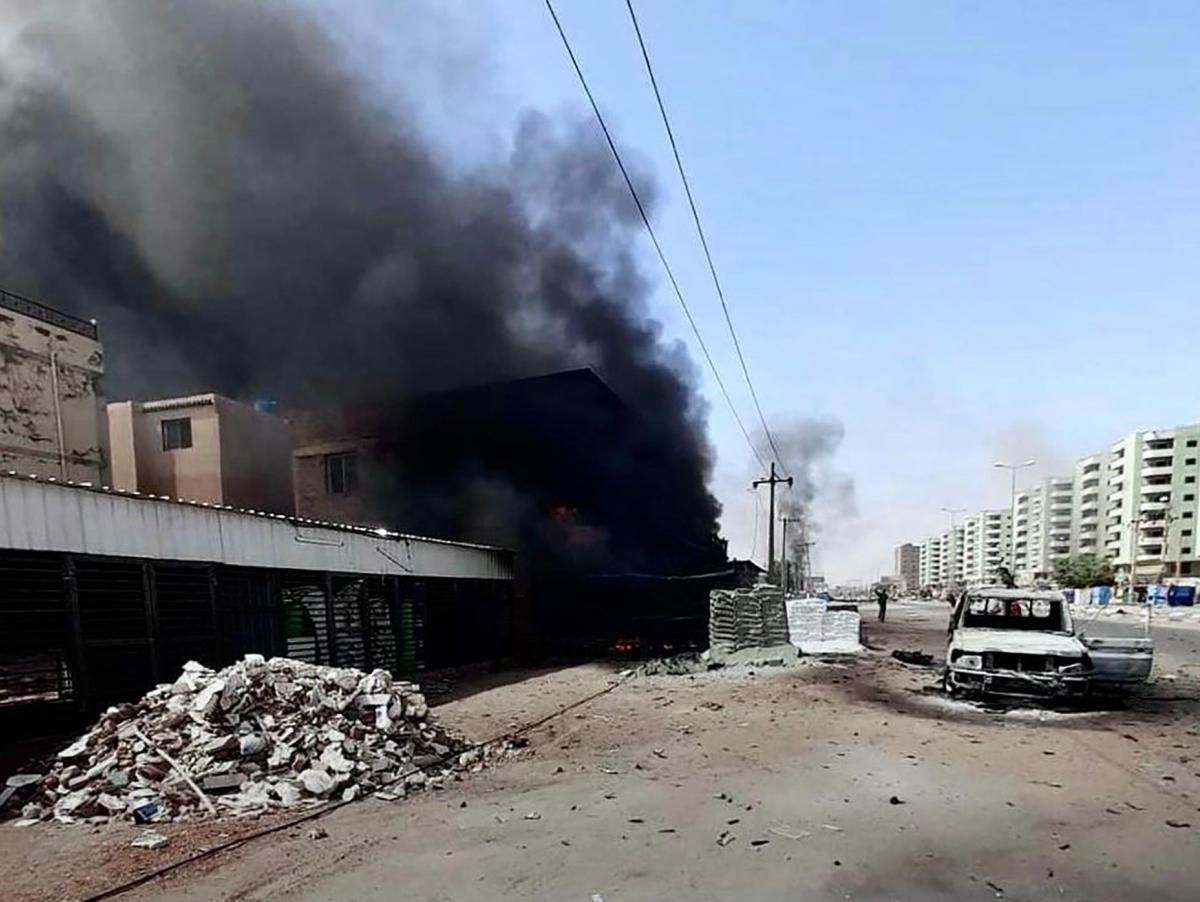 Al menos 13 mineros sudaneses mueren en un bombardeo atribuido a Egipto en una zona fronteriza marcada por el oro ilegal