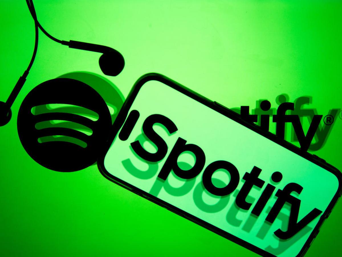 Spotify no obliga a sus empleados a volver a la oficina: su estrategia para convencerlos incluye karaoke, yoga, helados y baristas