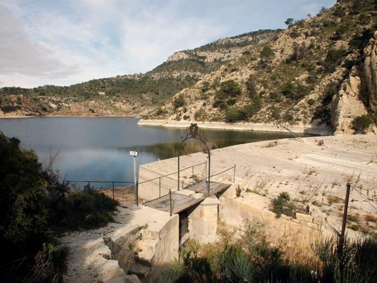 En 1594 empezó a funcionar en Alicante uno de los pantanos más antiguos de Europa: una válvula rota lo va a dejar vacío por primera vez en más de 50 años