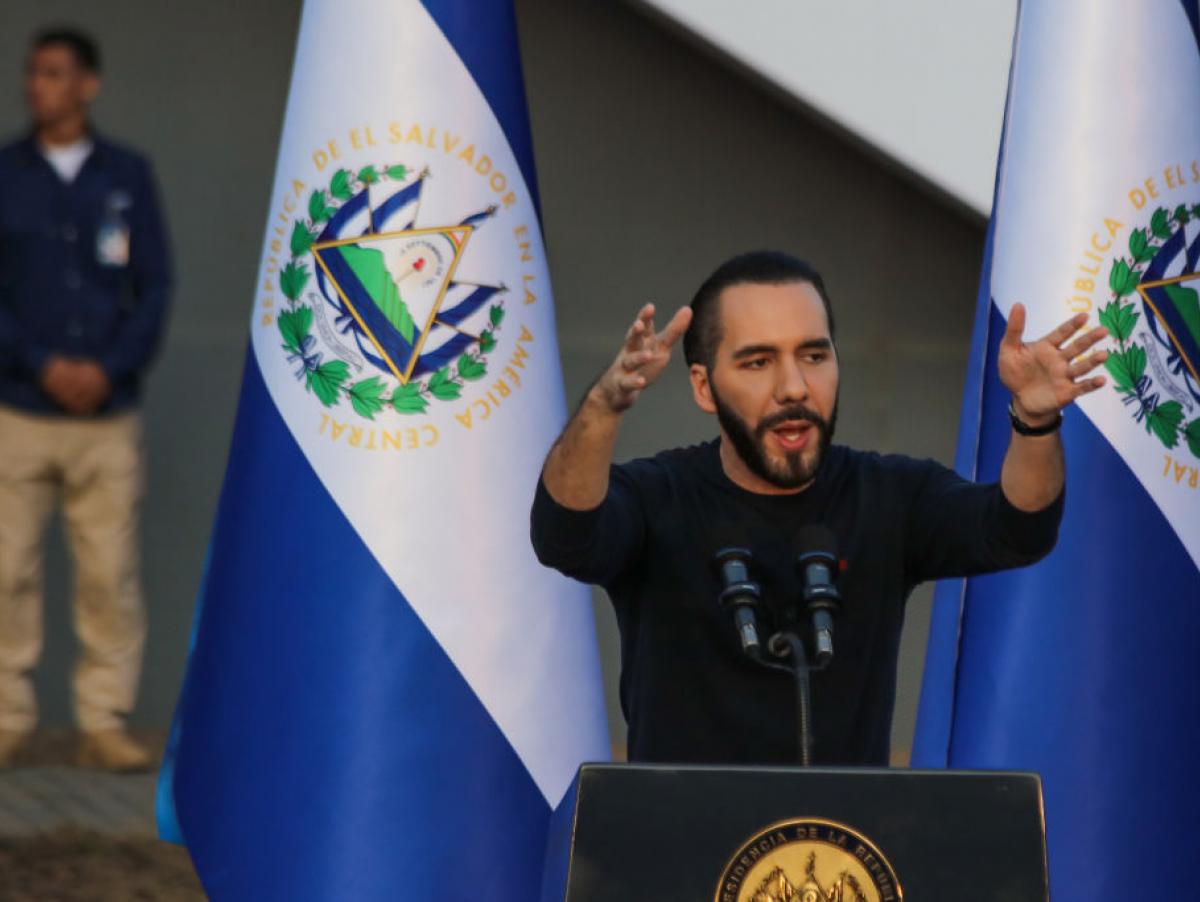 Bukele pasa de las detenciones masivas a la excarcelación de 5.000 presos en El Salvador