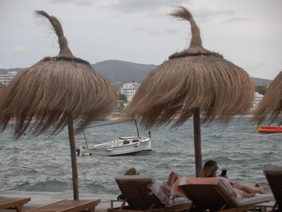 Hallan muerta a una mujer que había desaparecido mientras se bañaba en una playa de Sagunto