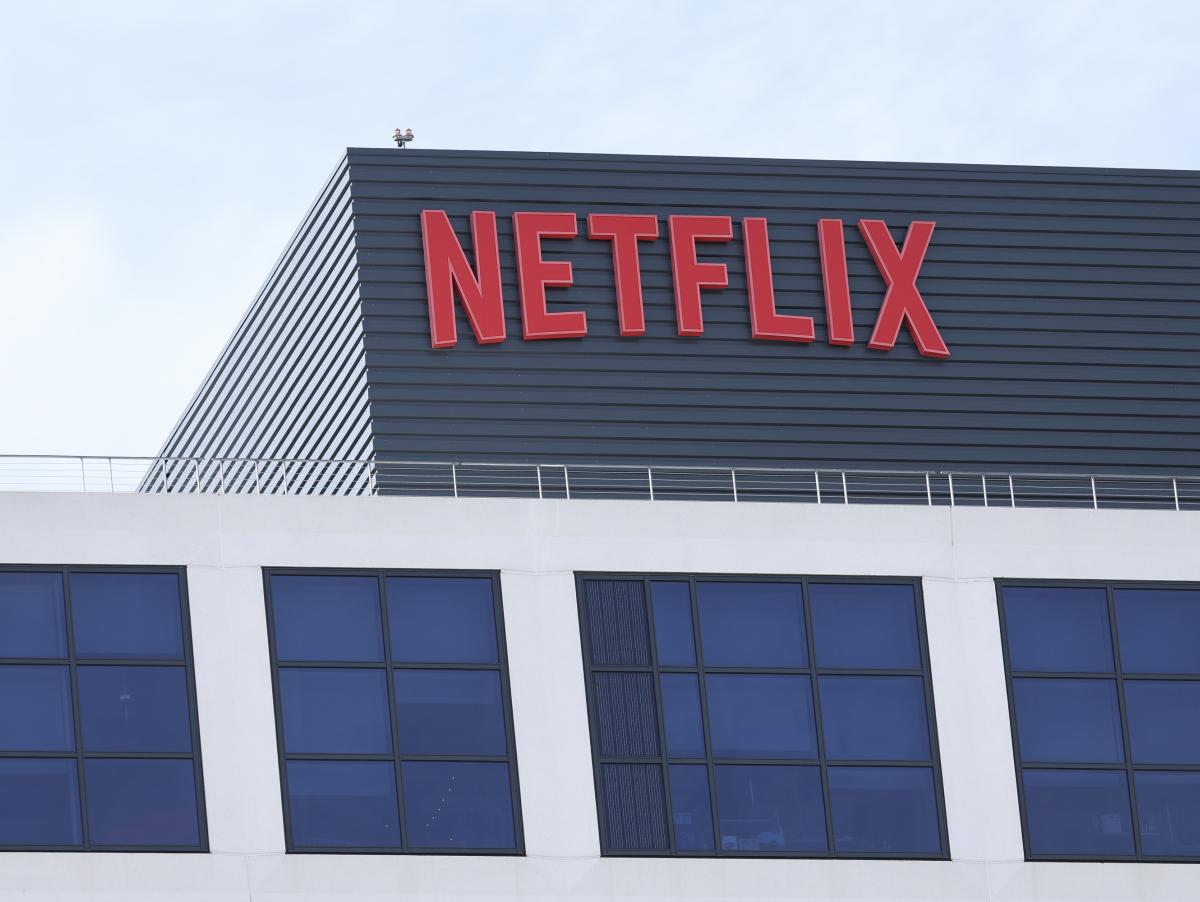 Terremoto en Netflix: la compañía prevé recortar 850 empleos, el 5% de su plantilla