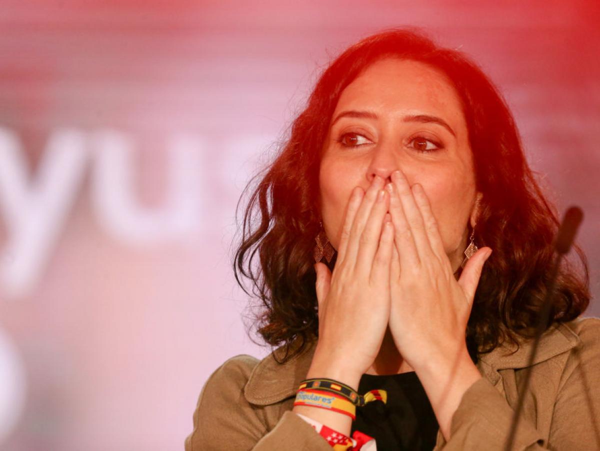 Ayuso se pasa a la literatura: publicará una autobiografía sobre su vida personal y política