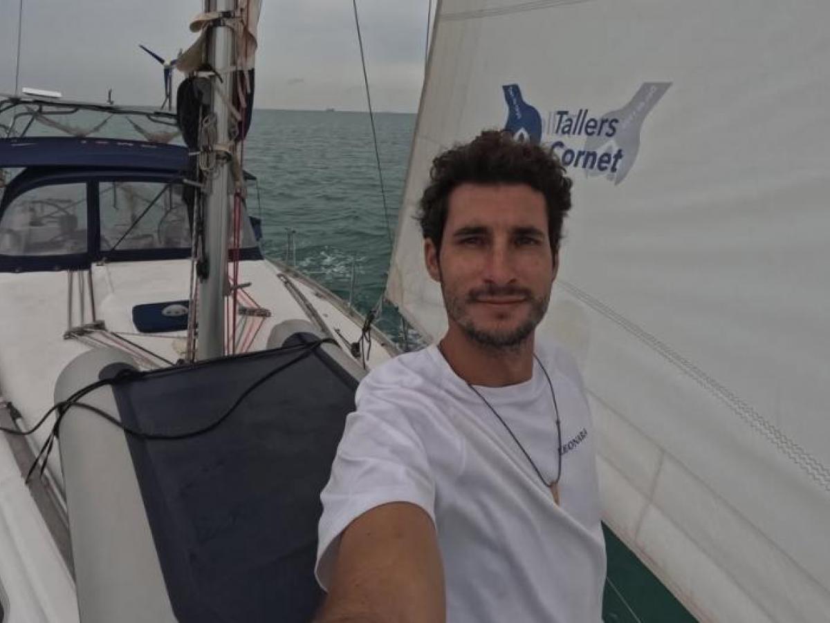 Pablo Berruezo, el catalán que lleva más de 600 días dando la vuelta al mundo en velero en solitario: "Cuando estás navegando solo, descansas cuando puedes y no cuando quieres"