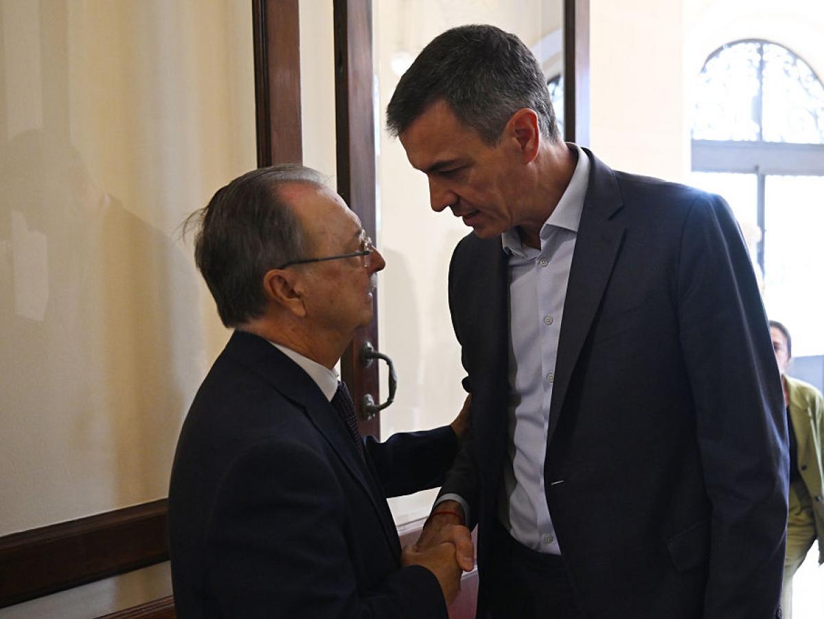 Moncloa replica a Vivas sobre las llamadas a Sánchez por Ceuta: "Hubo nueve y todas fueron atendidas"