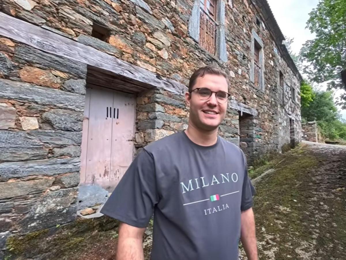 Damián, 24 años, quiere salvar la aldea asturiana de sus abuelos, donde ya no vive nadie: "Que no se pierda, que no se convierta en maleza"