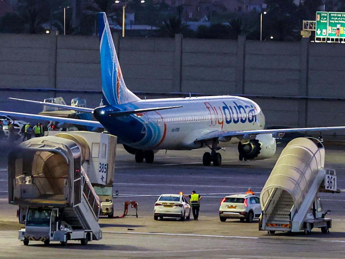 "Sabía qué hacer porque lo había visto en 'Mayday: catástrofes aéreas'": el pasajero que ayudó a enderezar el avión de Flydubai tras el apuñalamiento