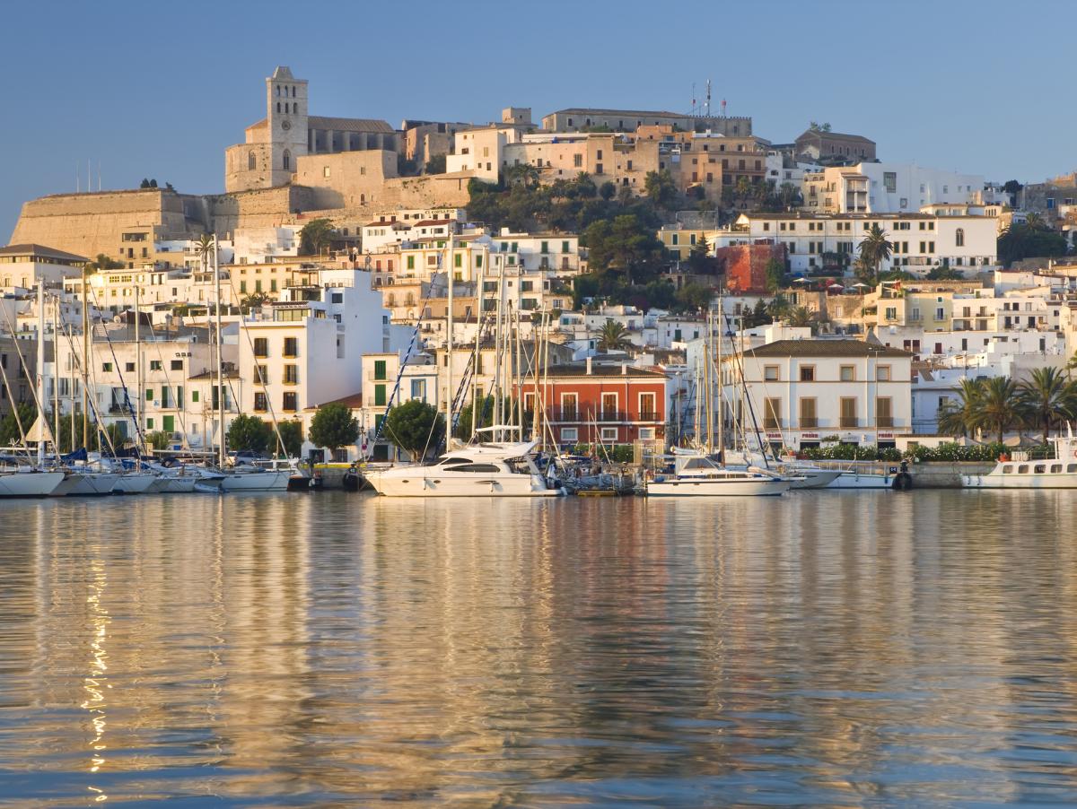 El enorme agujero de vivienda de Ibiza: necesita 17.000 casas más tras un crecimiento de población "sin comparación"