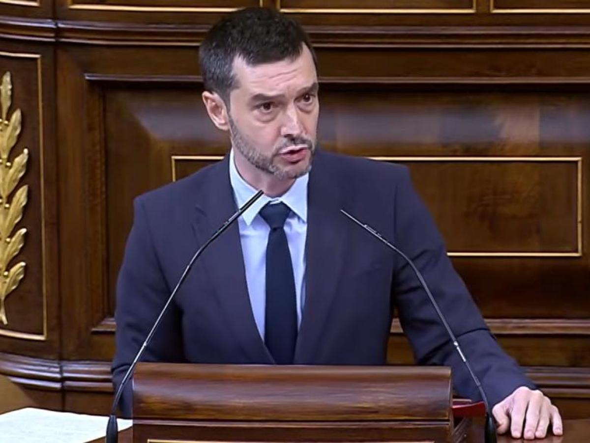 Bustinduy arrasa con un imponente discurso: "Se puede gritar muy alto el nombre de España o de Cataluña, pero votar que 'no' es traicionar a su pueblo"