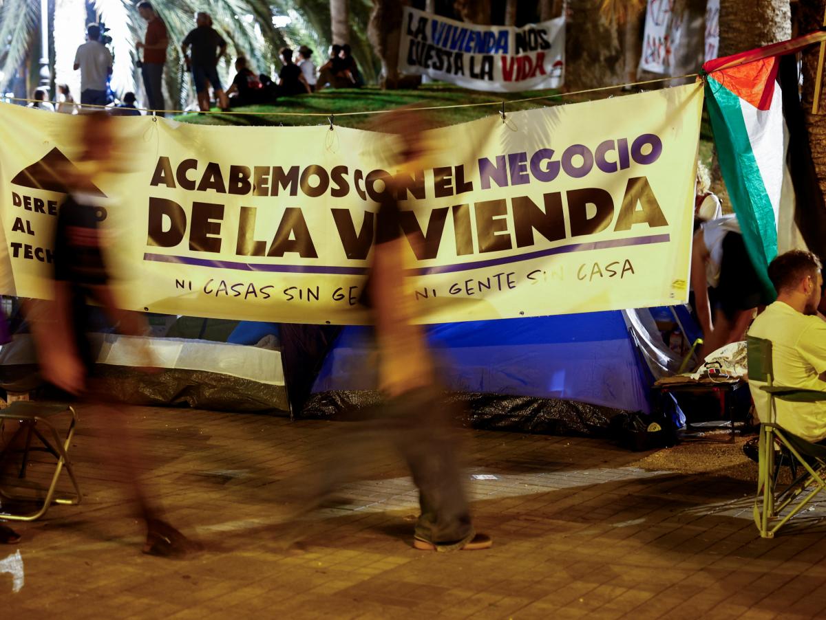 Votación del decreto de vivienda, en directo: pleno extraordinario en el Congreso y reacciones en la acampada de Sol