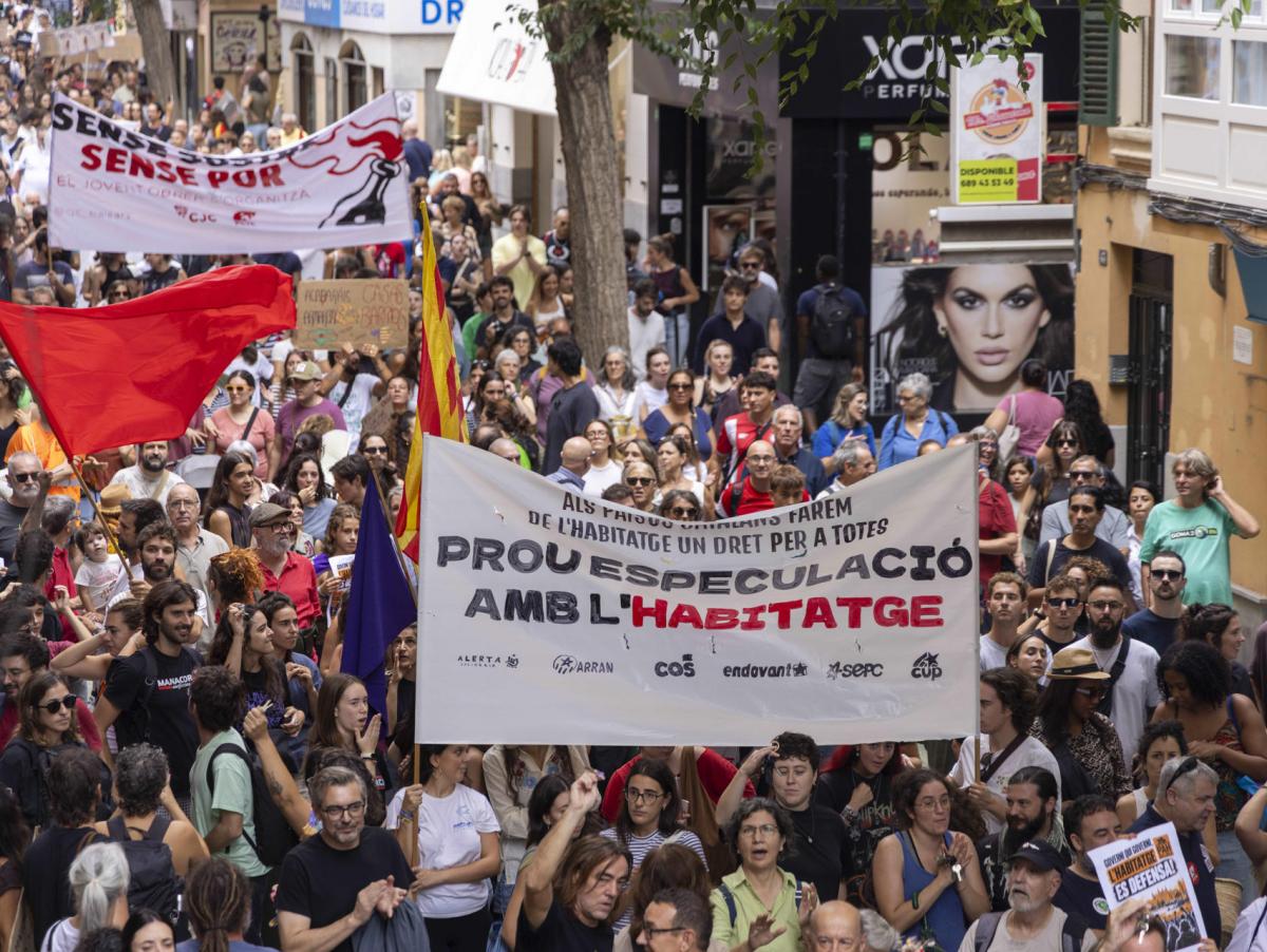 Así han sido las principales manifestaciones por la vivienda en toda España: incidentes en Valencia y suspendida Barcelona por fuertes lluvias