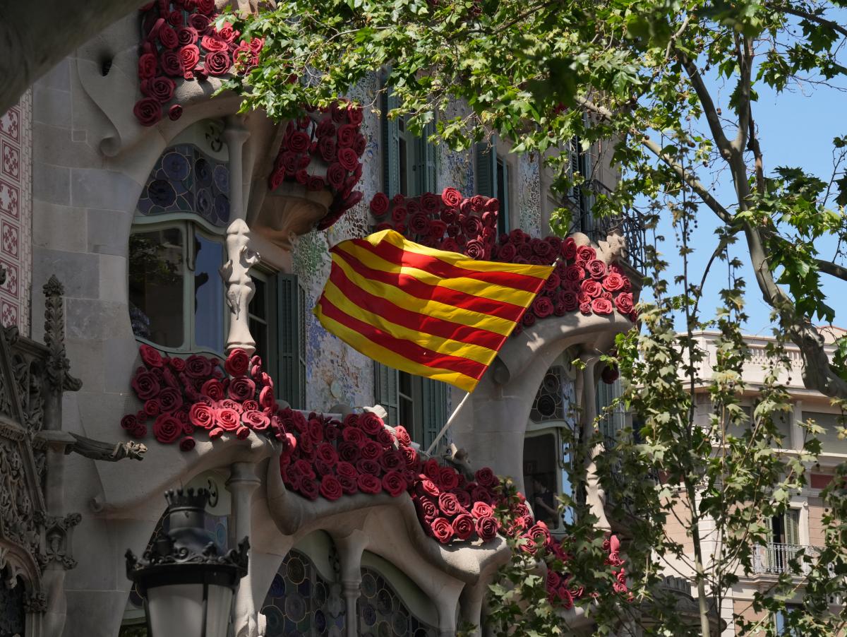 Se mudó de Los Ángeles a Barcelona y se encontró los menús en catalán: "Es bueno saber algunas palabras para ser educado y respetar la cultura"