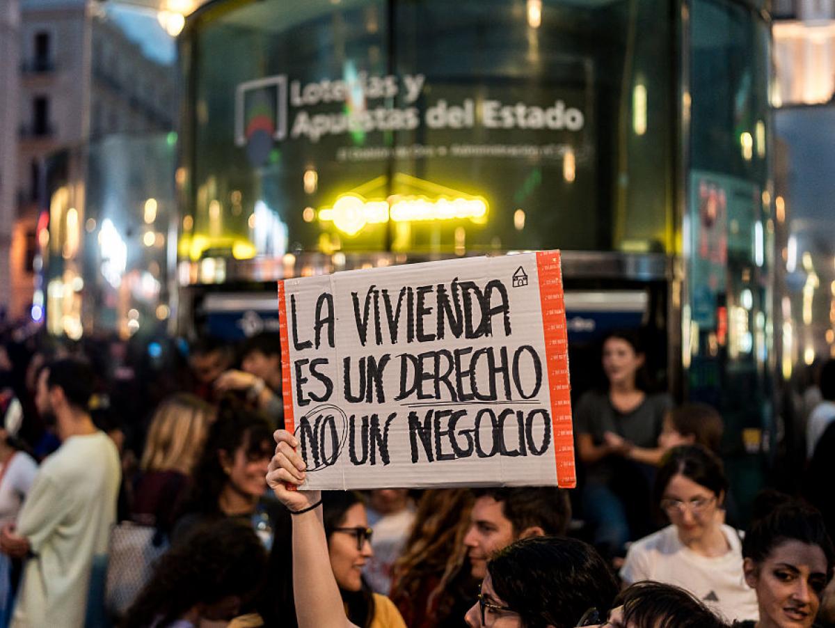 Un estadounidense ve lo que pasa en España con la vivienda y sentencia: "Nos está mostrando cómo luchar contra la especulación descontrolada"