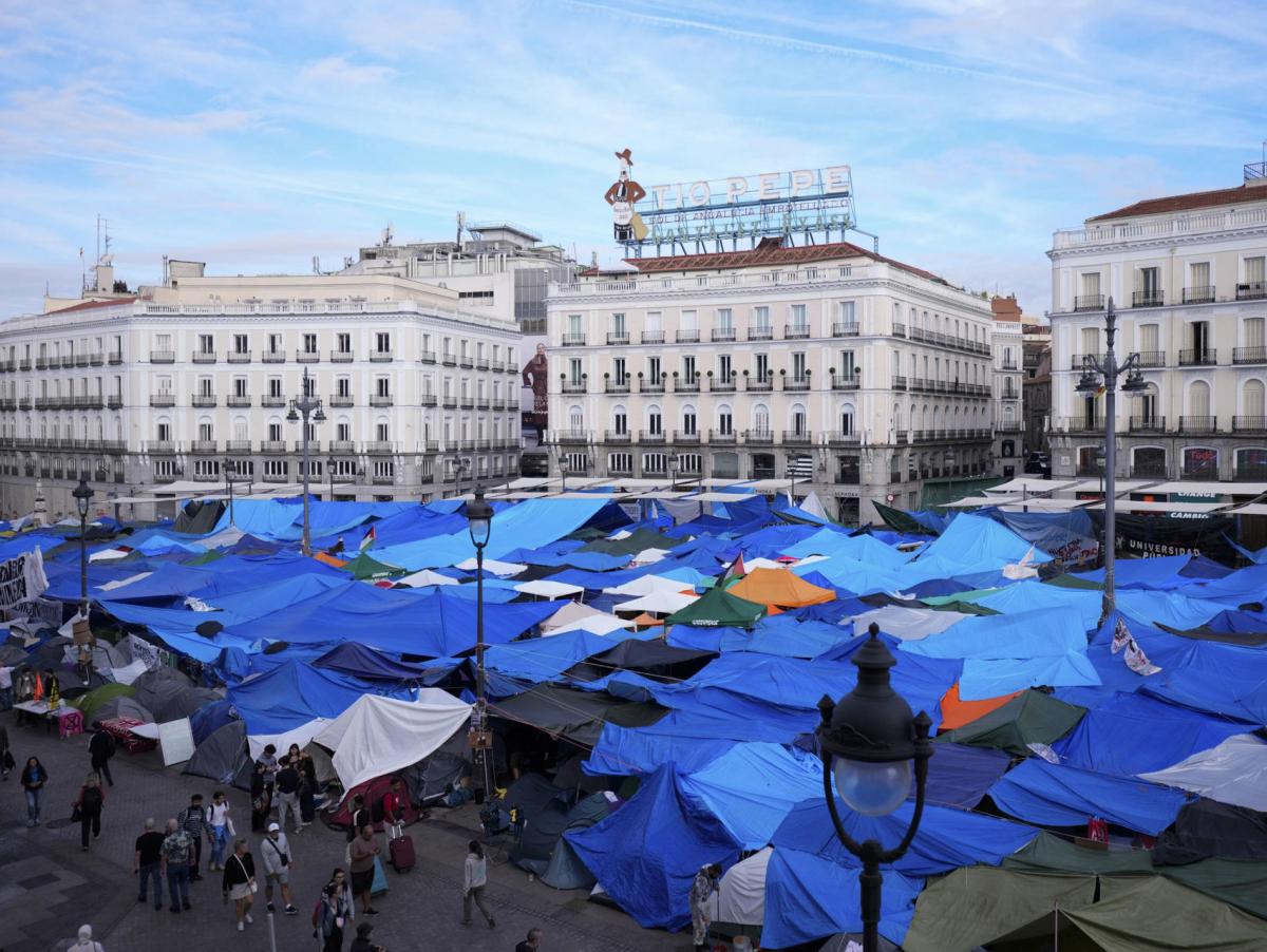 La Justicia desoye a Ayuso y rechaza desalojar la acampada de Sol