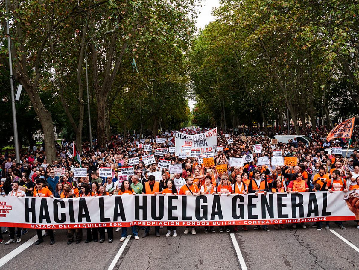 CCOO y UGT anuncian la convocatoria de una huelga general por la vivienda en otoño