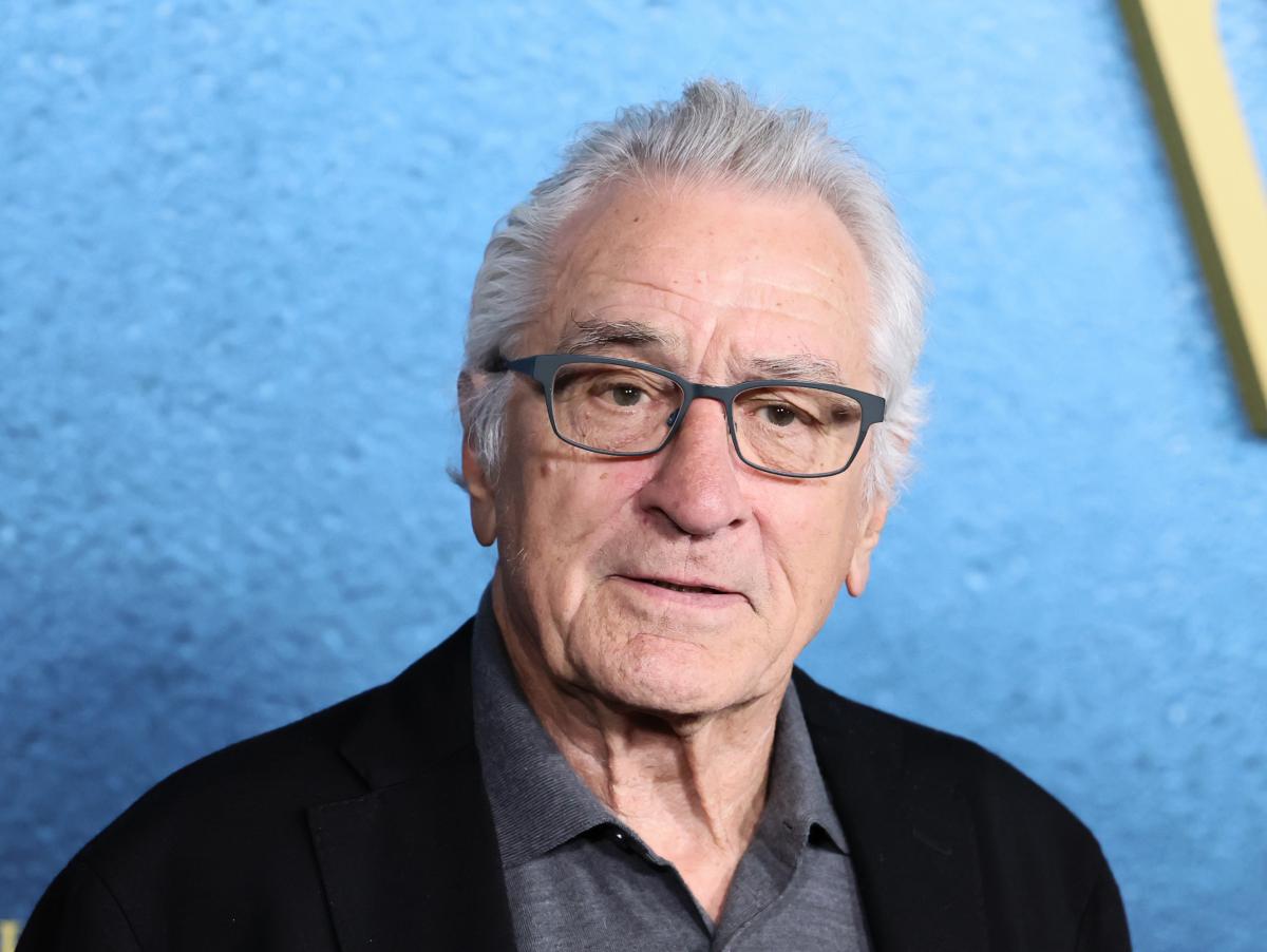 Robert de Niro arremete con un discurso durísimo contra Trump y la limitación de votos: "Ese cobarde"