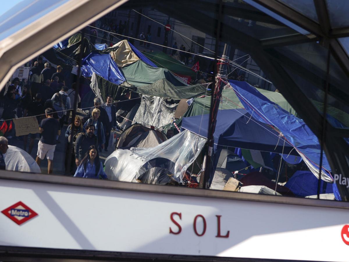 Se quedan: la Justicia vuelve a rechazar el desalojo de la acampada de Sol que pidió Ayuso