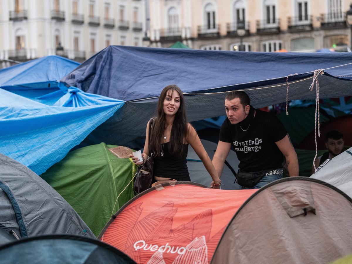 Así se organiza y así prepara la acampada de Sol su salto a los barrios: "Maricarmen encendió la chispa, vamos a mantenerla viva"