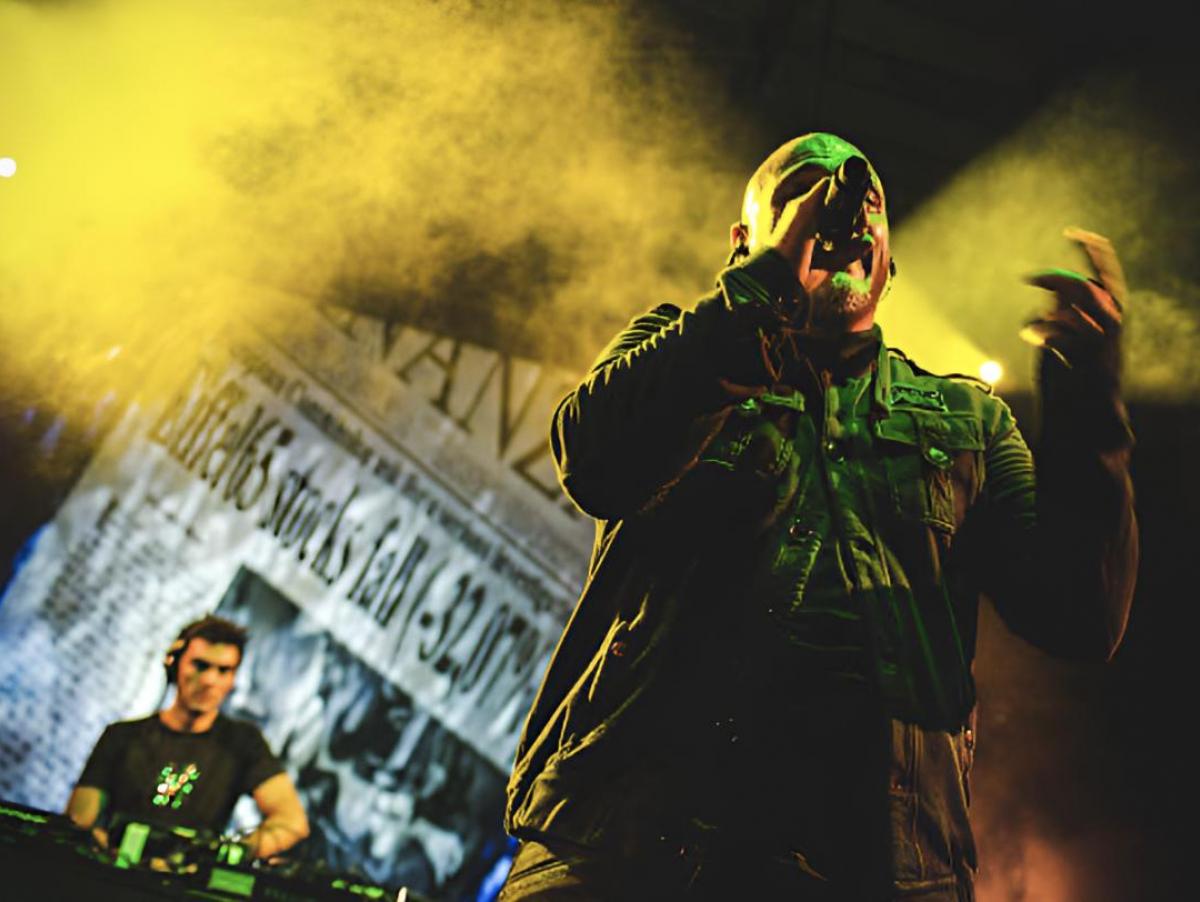 La verdadera historia de 'Blue (Da Ba Dee)': Eiffel 65 era un grupo que no era un grupo, salido de una fábrica de éxitos