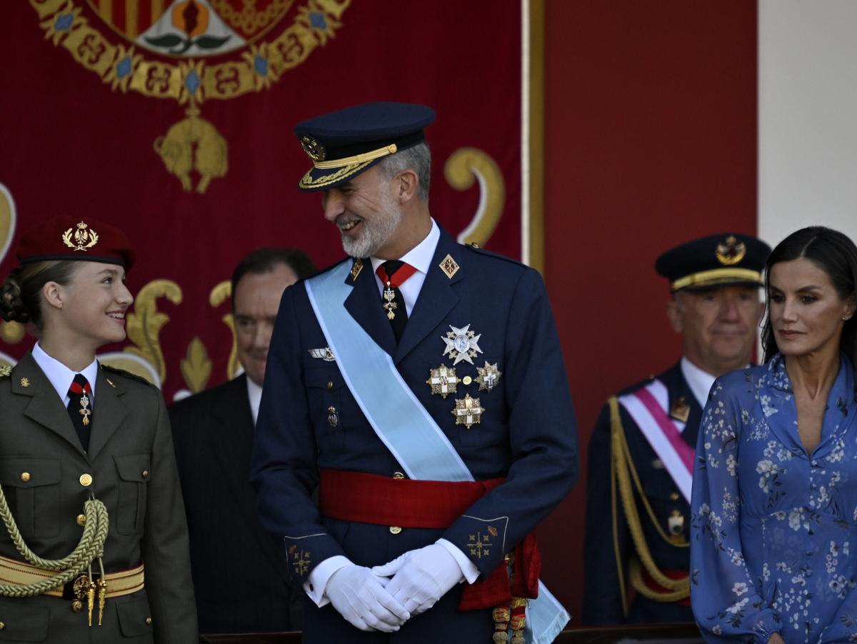 Vídeo en directo de la recepción de los reyes en el Palacio Real con motivo del Día de la Fiesta Nacional de España