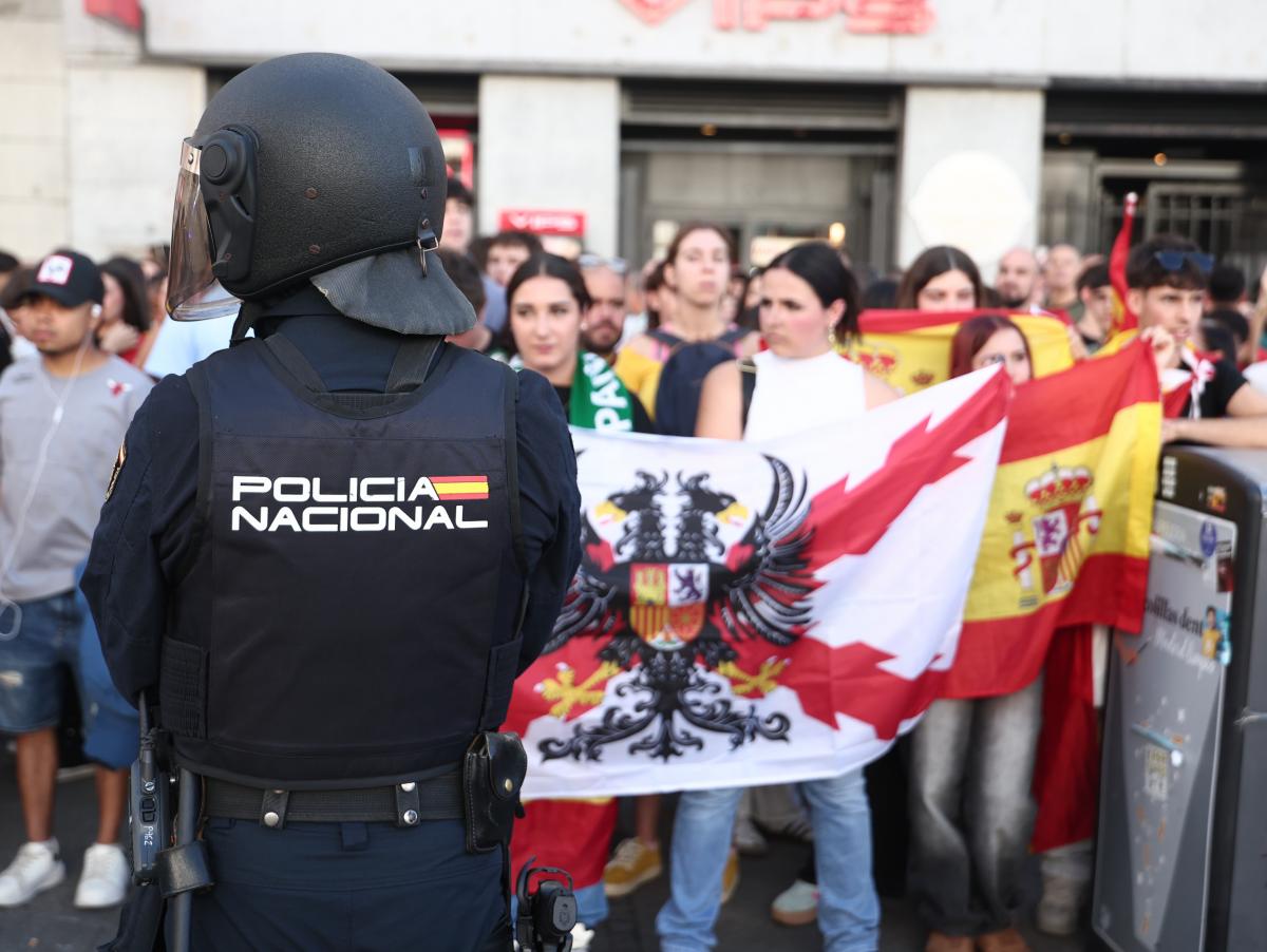 La lección de una profesora tras lo ocurrido este 12 de octubre en Sol: "No basta con educar en las aulas si fuera se deseduca"