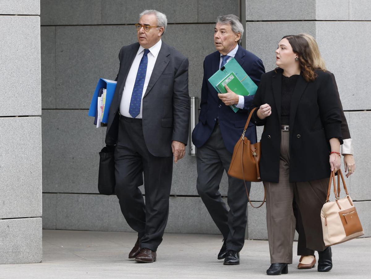 Ignacio González se sienta en el banquillo: las 5 claves del supuesto pelotazo del campo de golf en plena precampaña