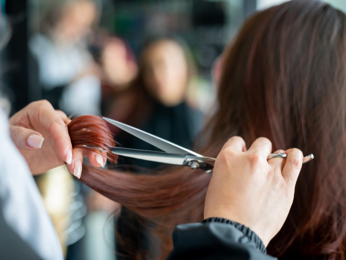 Las peluqueras de Mallorca cobran un tercio que en Alemania: "Allí lo ven como una experiencia, en España se sigue viendo como una obligación"
