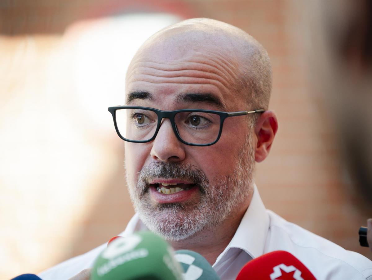 El delegado del Gobierno en Madrid pide disculpas por las cargas policiales en la huelga educativa