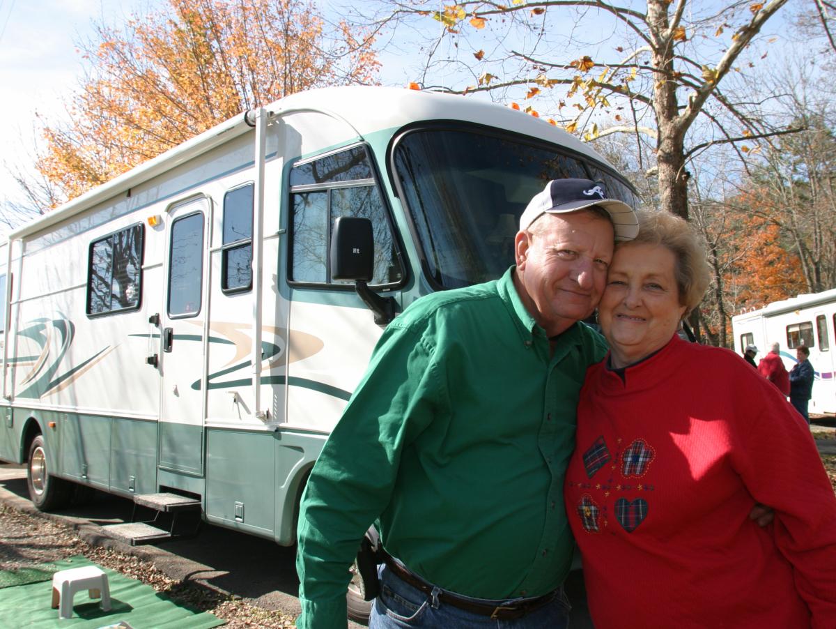 Fernando y Ana, pensionistas, dejaron su casa para vivir en una autocaravana de 7 metros cuadrados: "Vivimos con 70 euros a la semana y no echamos de menos nuestra antigua vida"
