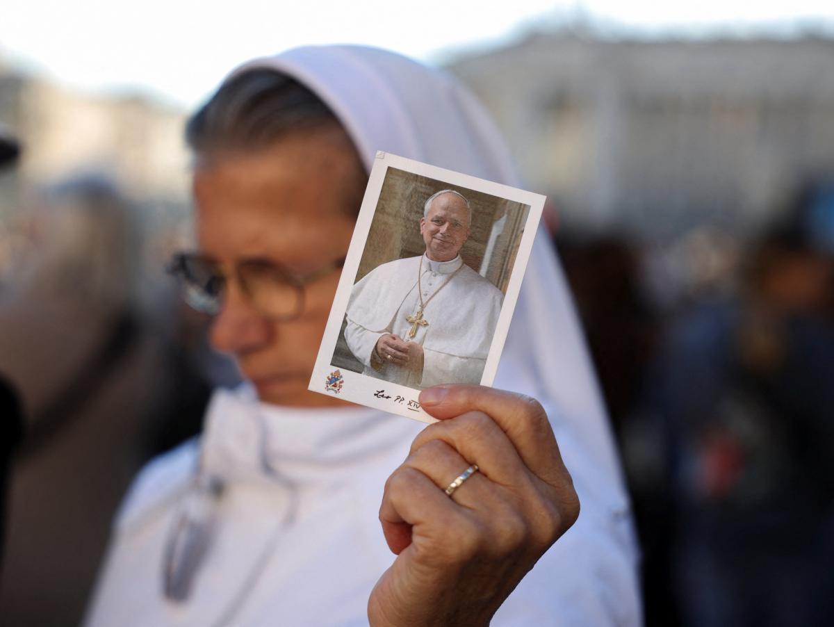 El papa pasa una noche tranquila tras ser operado de un tumor en el pulmón