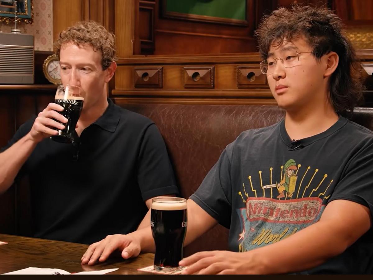 Mark Zuckerberg responde a los memes que se están haciendo con su reacción tras tomar una pinta de cerveza: "Es solo mi cara"