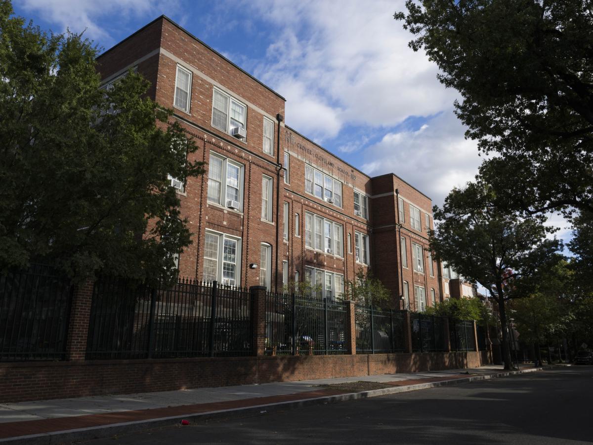 Tres niños y una maestra mueren en el tiroteo de una escuela de Oregón: el presunto autor tenía 16 años