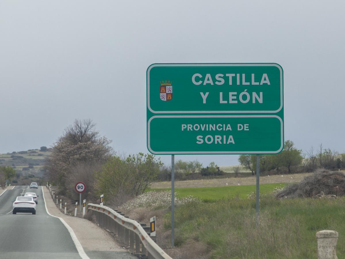 Arenillas, en Soria, tiene 40 vecinos y ofrece casa sin alquiler, trabajo de albañil y el bar del pueblo a una familia con hijos